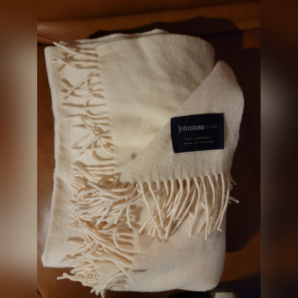 Johnstons of Elgin Cream 100% Lambswool Blanket/throw With Fringes